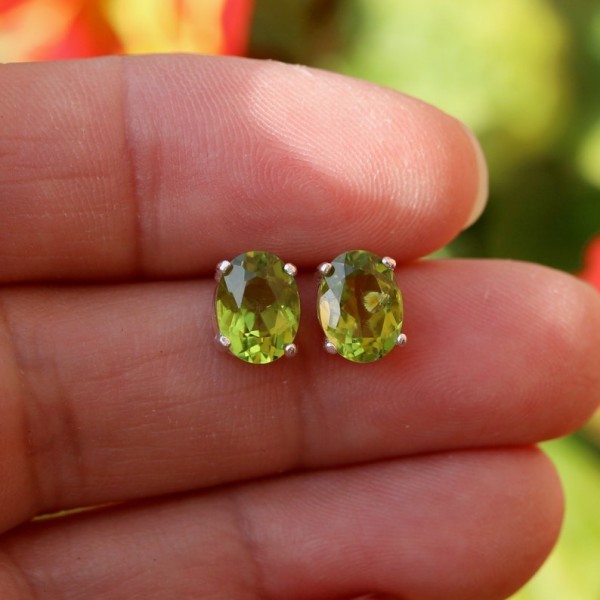 Peridot Stud MJ-STUD-PDT-18